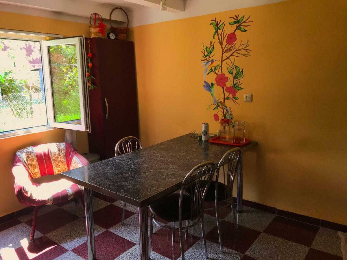 Dea Hotell Zugdidi Exteriör bild